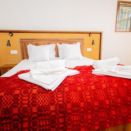 Hotel Mai Danube Ieşelniţa Exterior foto