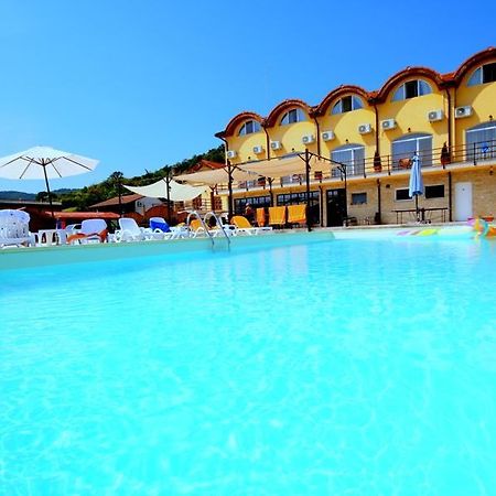 Hotel Mai Danube Ieşelniţa Exterior foto