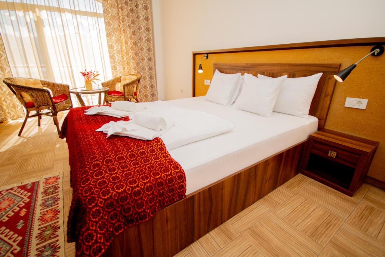 Hotel Mai Danube Ieşelniţa Exterior foto