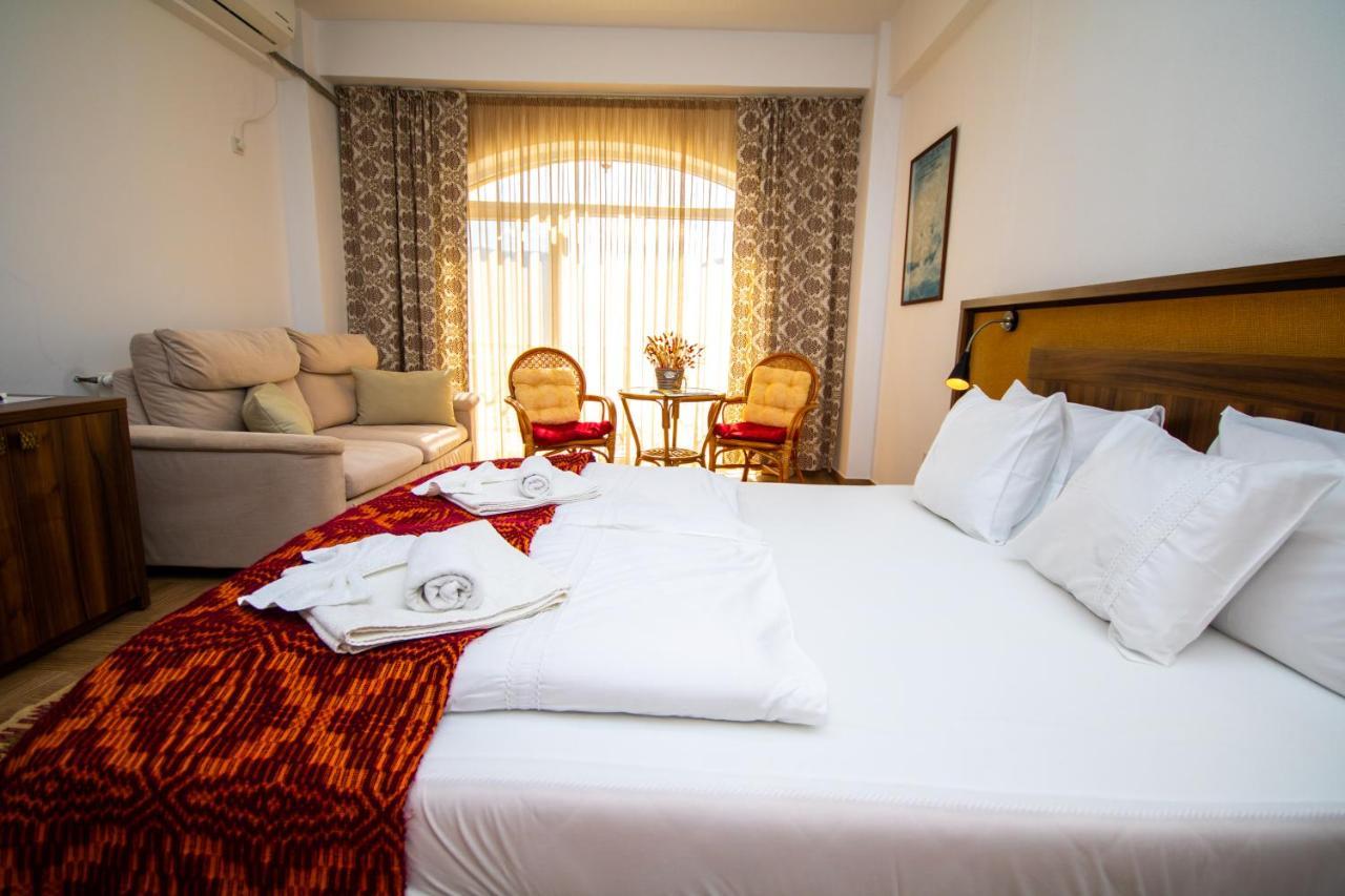 Hotel Mai Danube Ieşelniţa Exterior foto