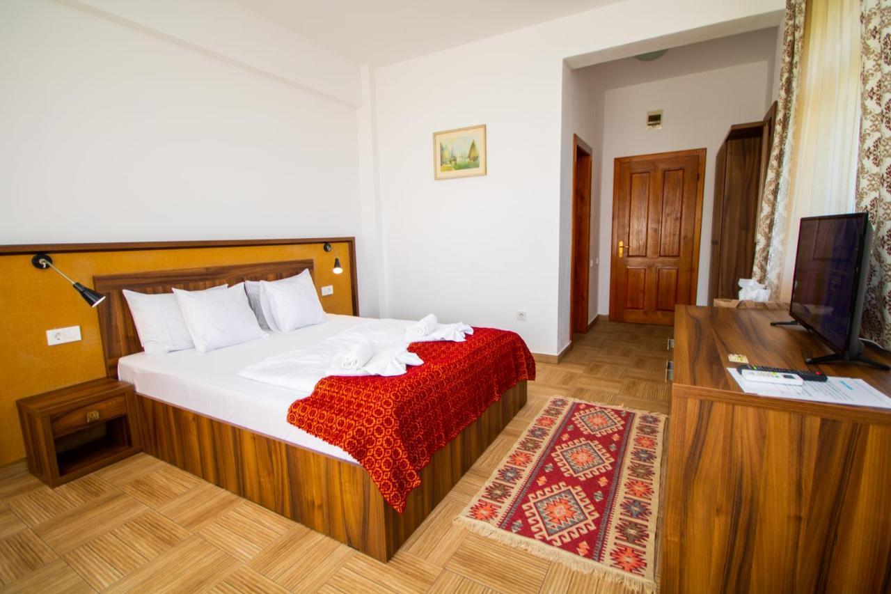 Hotel Mai Danube Ieşelniţa Exterior foto