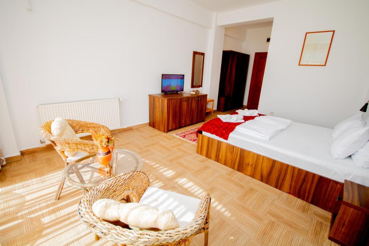 Hotel Mai Danube Ieşelniţa Exterior foto