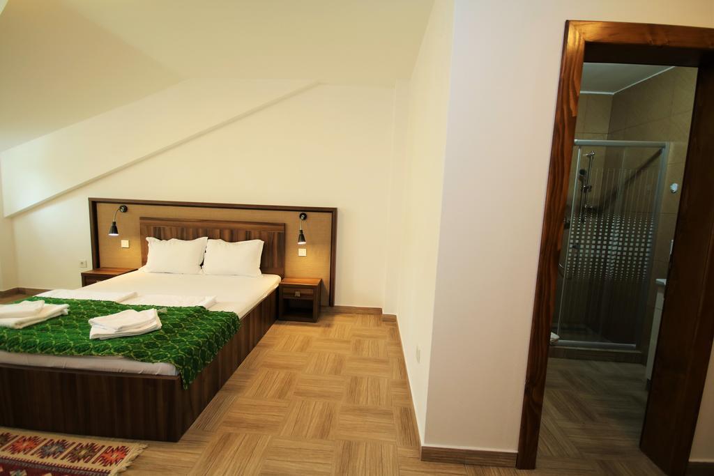 Hotel Mai Danube Ieşelniţa Exterior foto