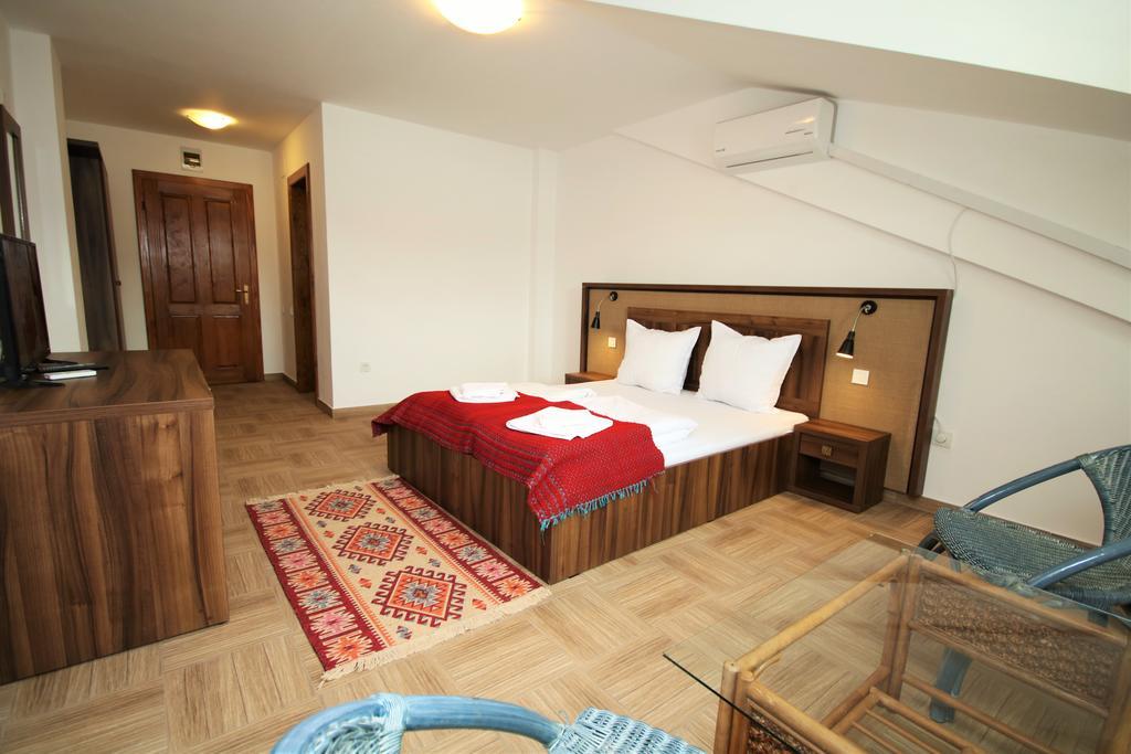 Hotel Mai Danube Ieşelniţa Exterior foto