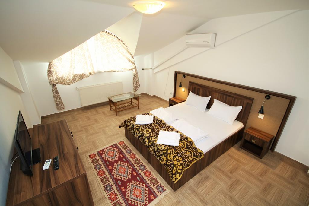 Hotel Mai Danube Ieşelniţa Exterior foto
