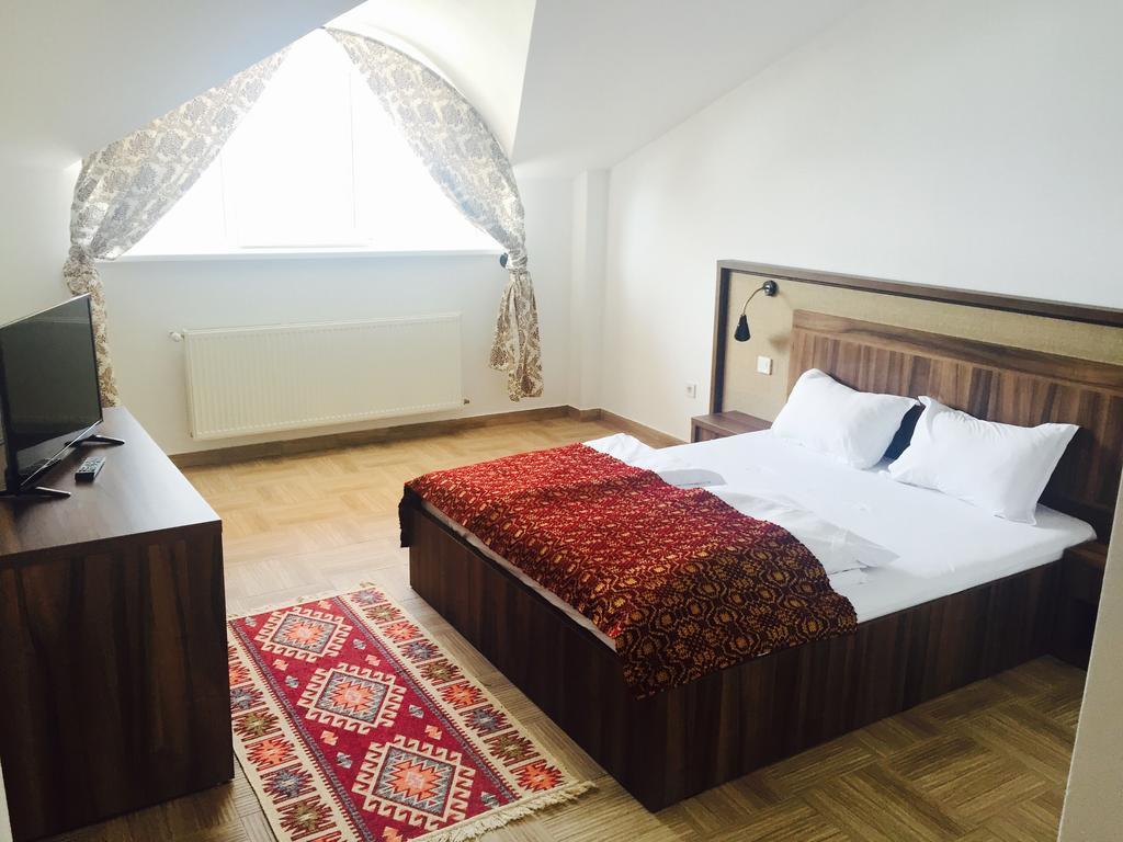 Hotel Mai Danube Ieşelniţa Exterior foto