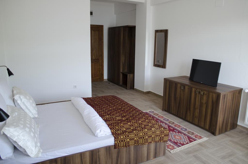 Hotel Mai Danube Ieşelniţa Exterior foto