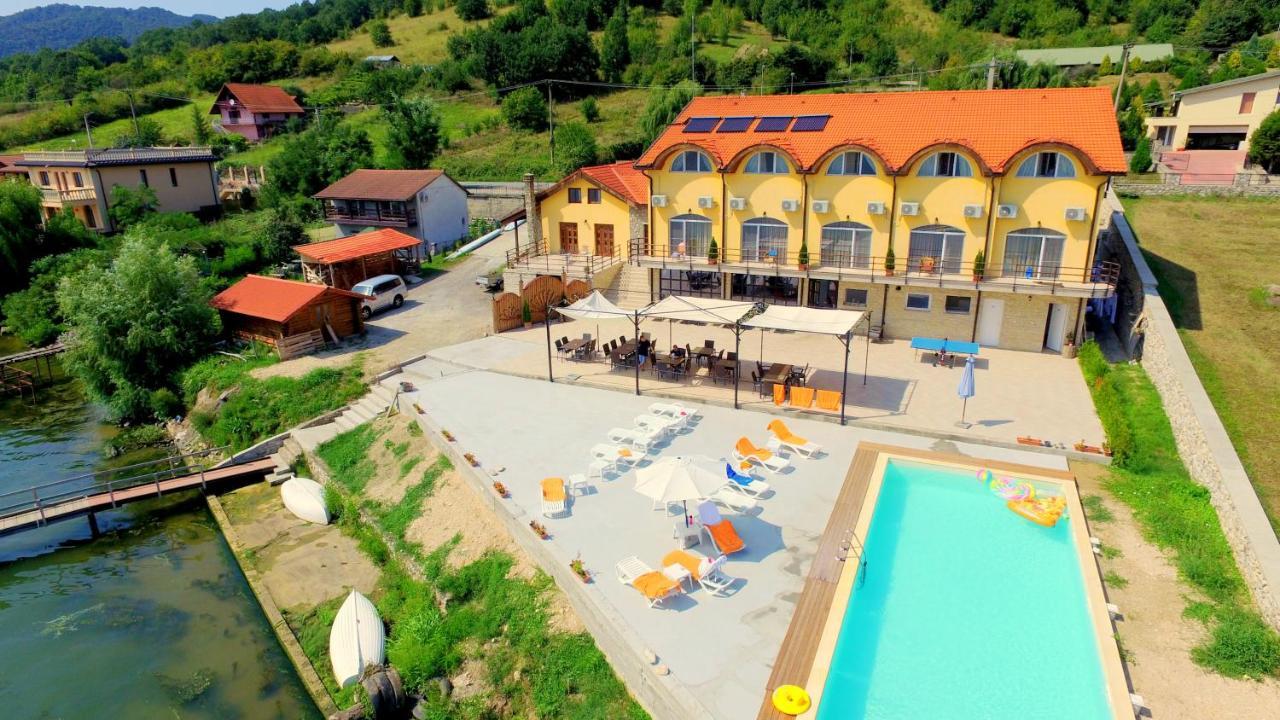 Hotel Mai Danube Ieşelniţa Exterior foto