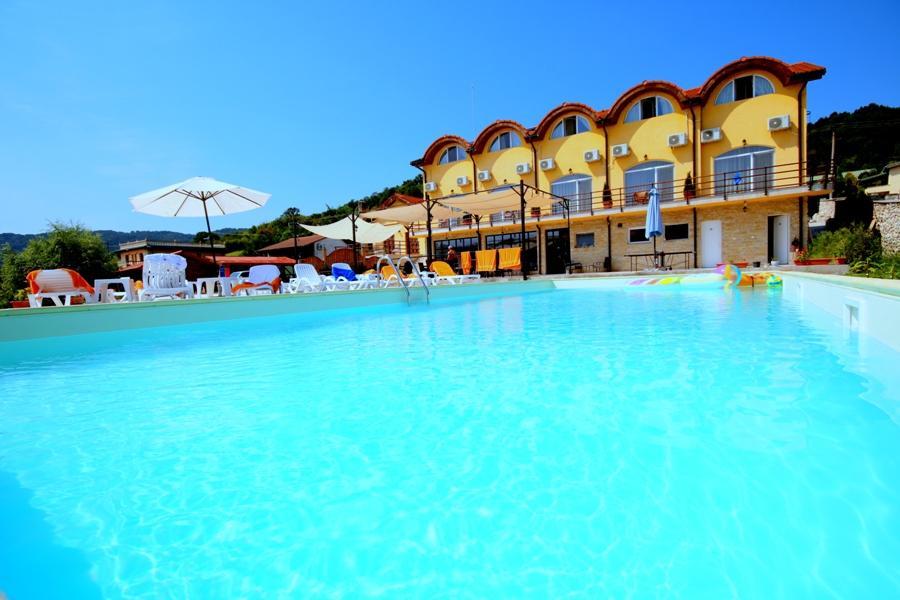 Hotel Mai Danube Ieşelniţa Exterior foto