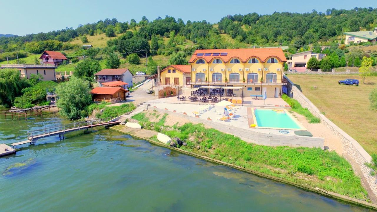 Hotel Mai Danube Ieşelniţa Exterior foto