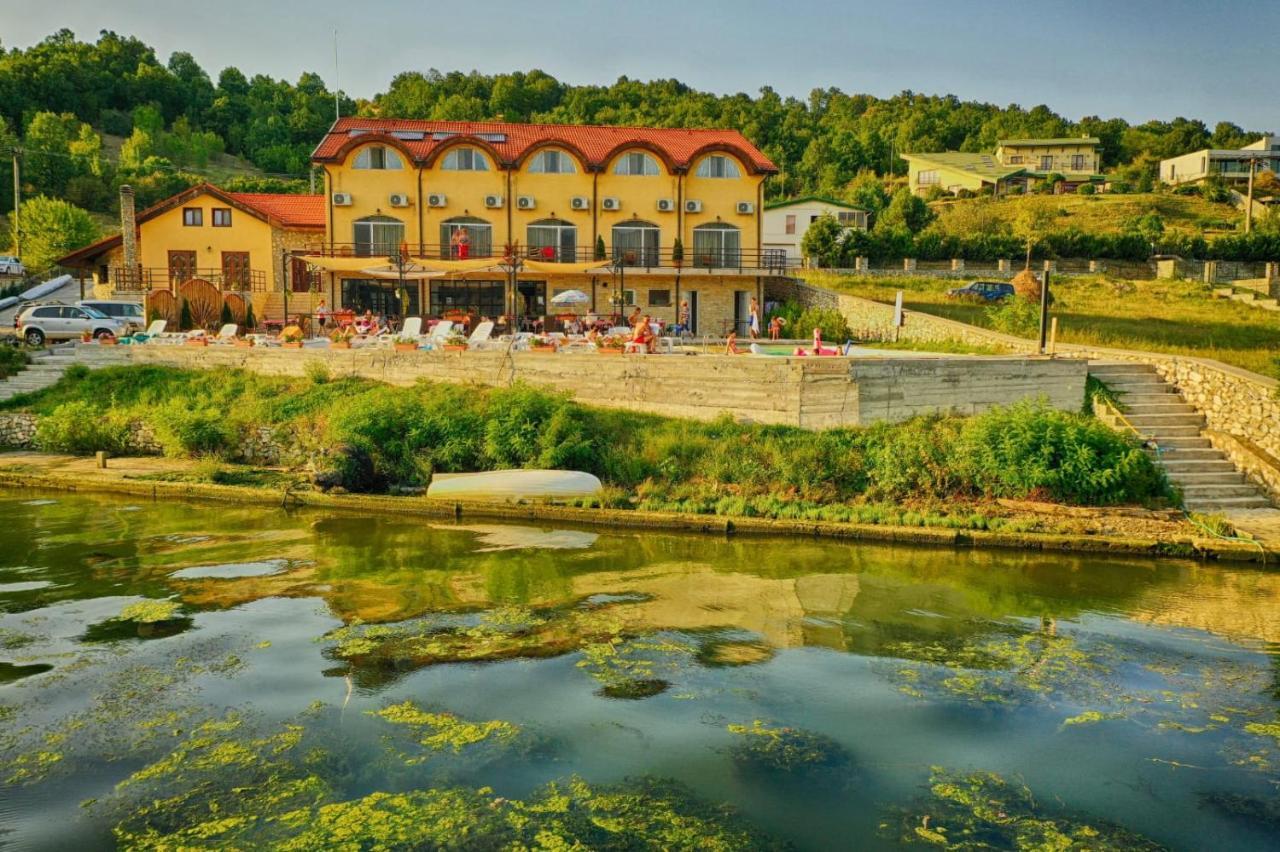Hotel Mai Danube Ieşelniţa Exterior foto